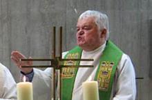Pfarrer Eduard Deim beim Festgottesdienst anlässlich seines 70. Geburtstages.