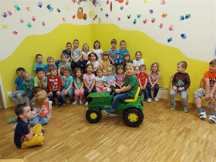 Kindergarten Traktorübergabe